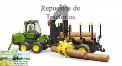 MAQUINA FORESTAL CON TRONCOS